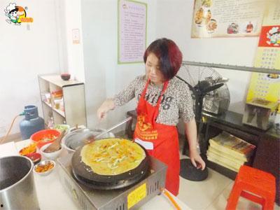 娛樂(lè)吃瓜醬擺攤